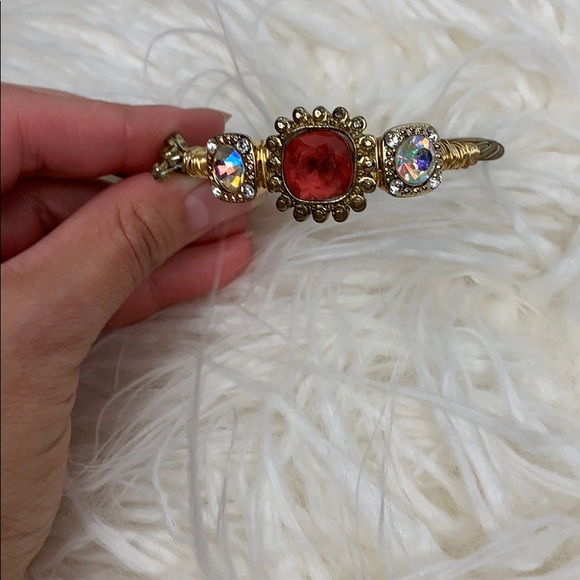 3 sets of earrings & Bracelet - Picture 6 of 7